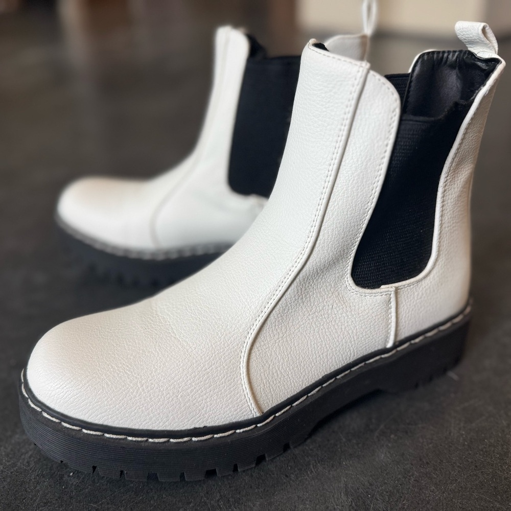 NWOT Sincerely Jules For Bandier Ankle Boots